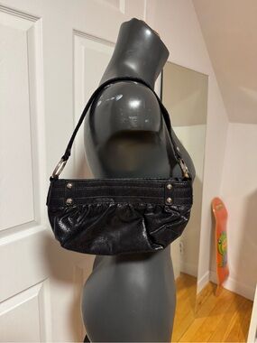 Black Women's Shoulder Bag - Stylish Everyday Carry